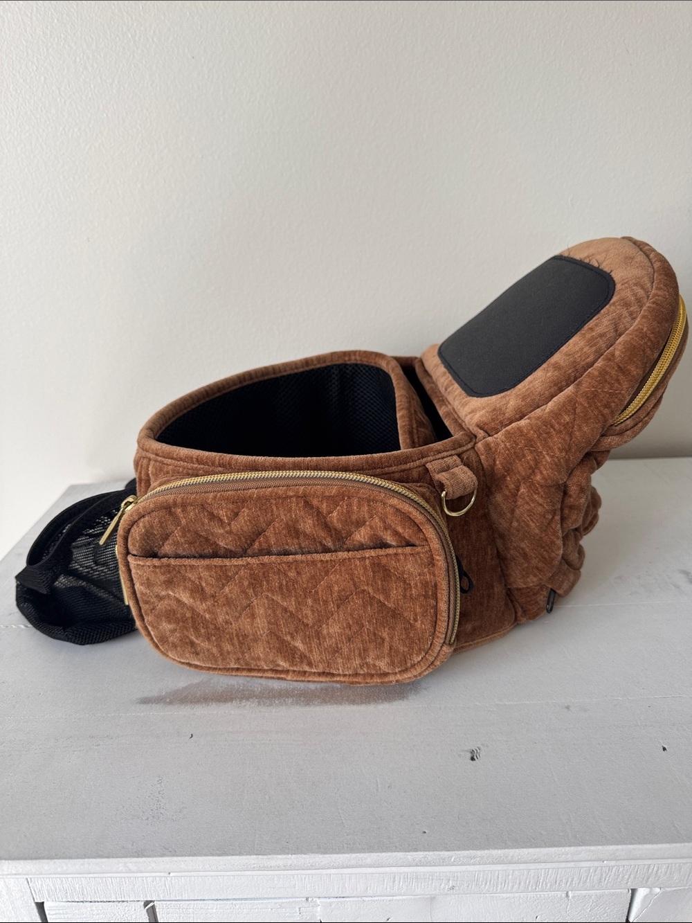 Tushbaby Sable Velvet Hip Carrier with hands free attachment - Picture 3 of 6